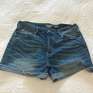 Levis jean shorts